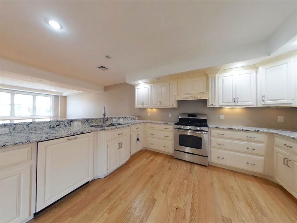 109 Farwell St - Photo 1