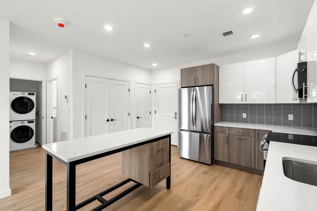 40 Centre St - Photo 1