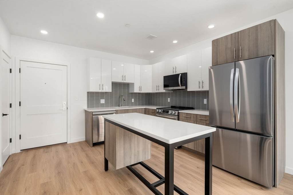 40 Centre St - Photo 1