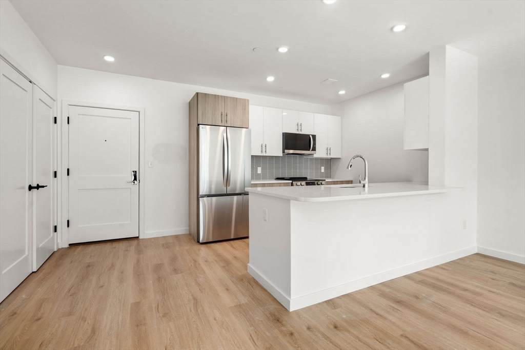 40 Centre St - Photo 1