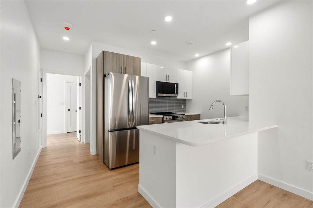 40 Centre St - Photo 1