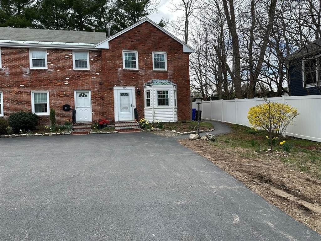 715 Hammond St - Photo 1