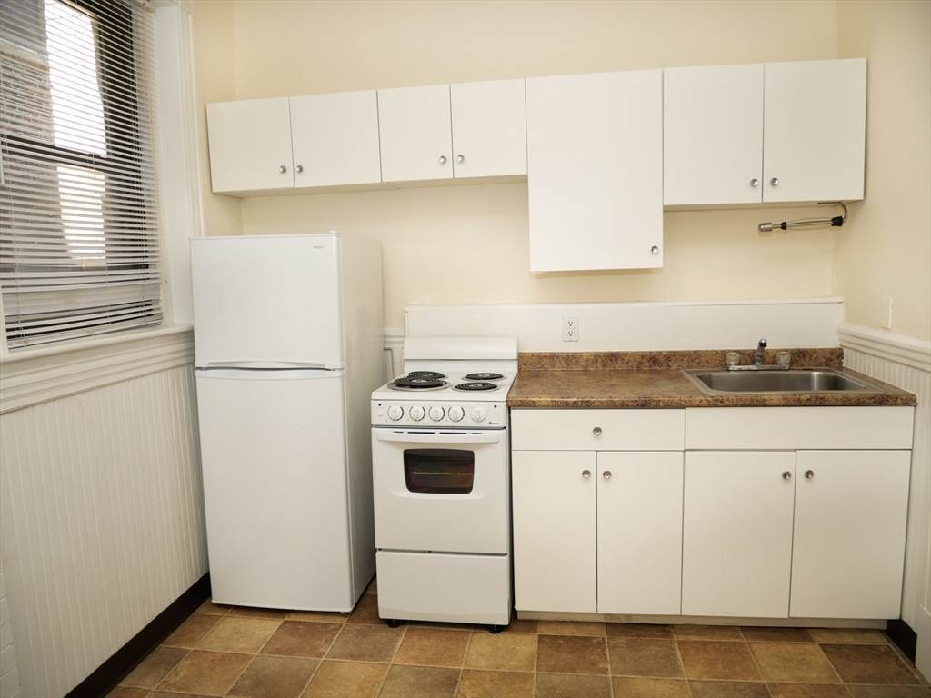 1382 Beacon - Photo 1