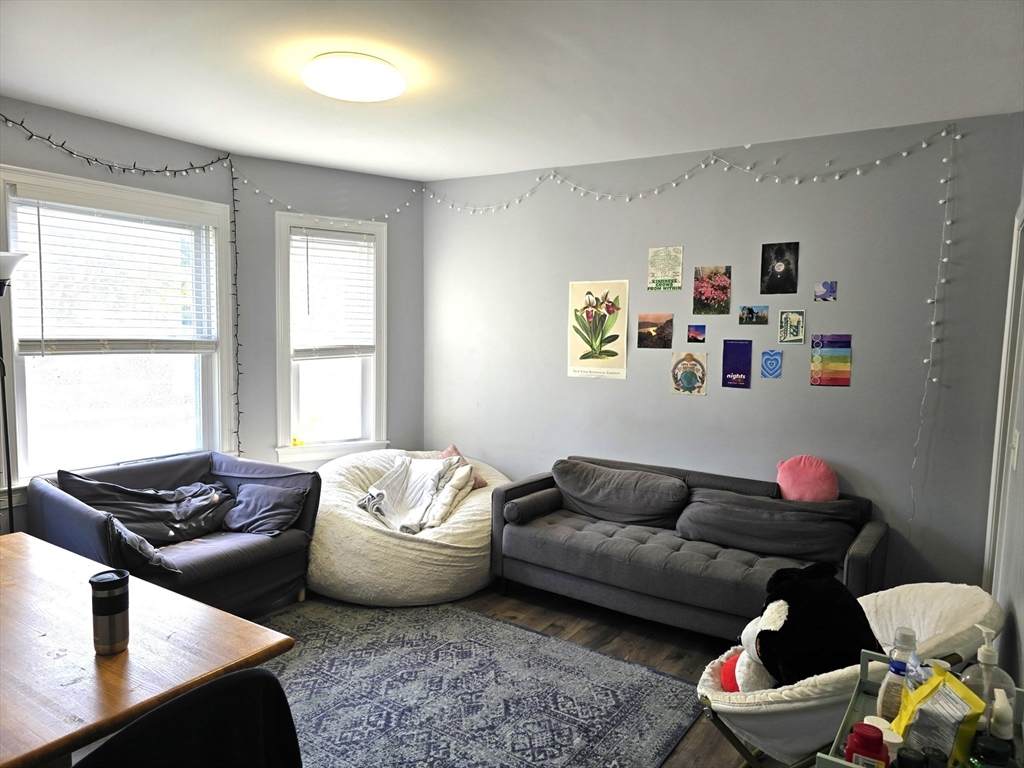 119 West Adams St - Photo 1