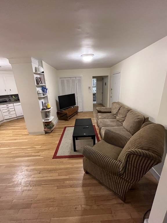 290 Commonwealth Ave - Photo 1