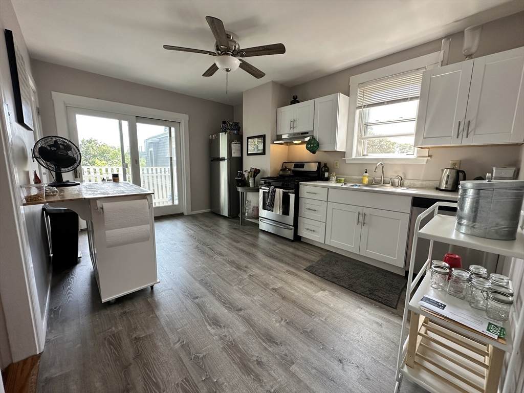 925 East 4th - Photo 1