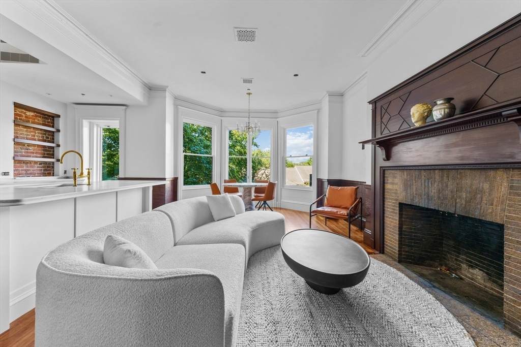 320 Tappan Street - Photo 1