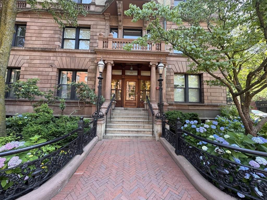416 Marlborough - Photo 1