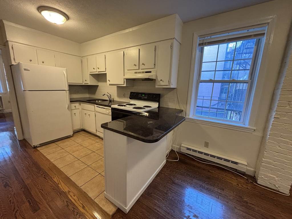 96 Tyler Street - Photo 1