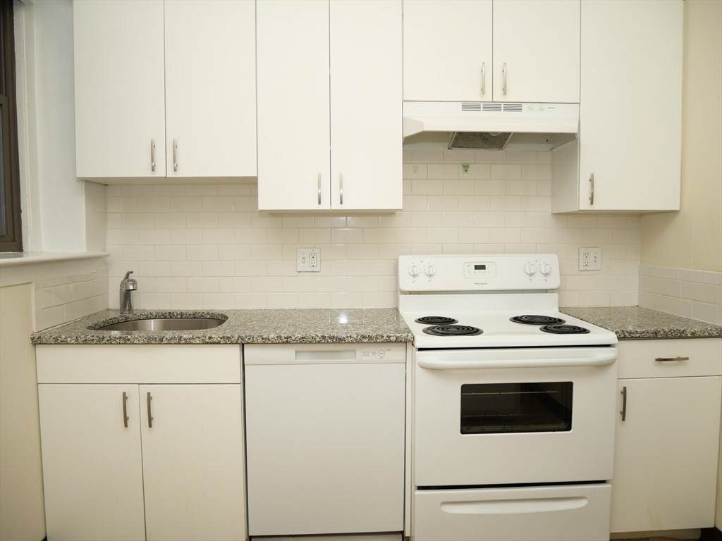 1386 Beacon - Photo 1