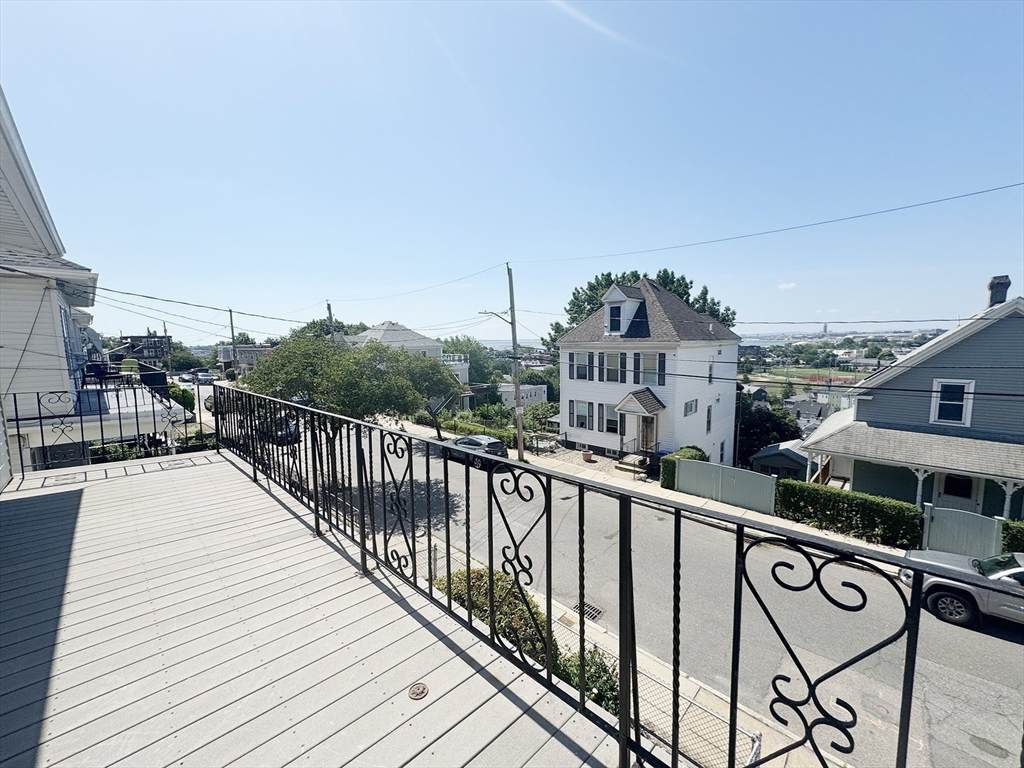 211 Gladstone Street - Photo 1