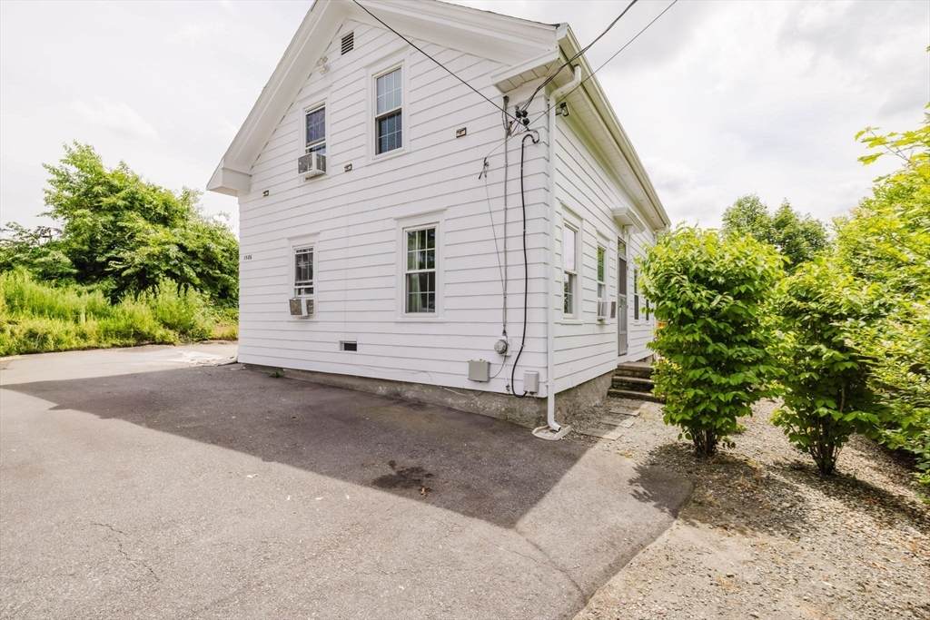 1586 Chalkstone Ave - Photo 1