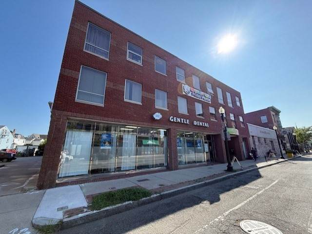 320 Washington - Photo 1