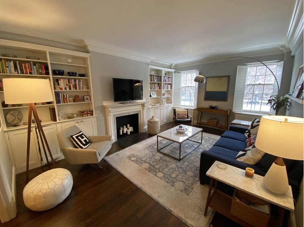 180 Commonwealth Ave - Photo 1