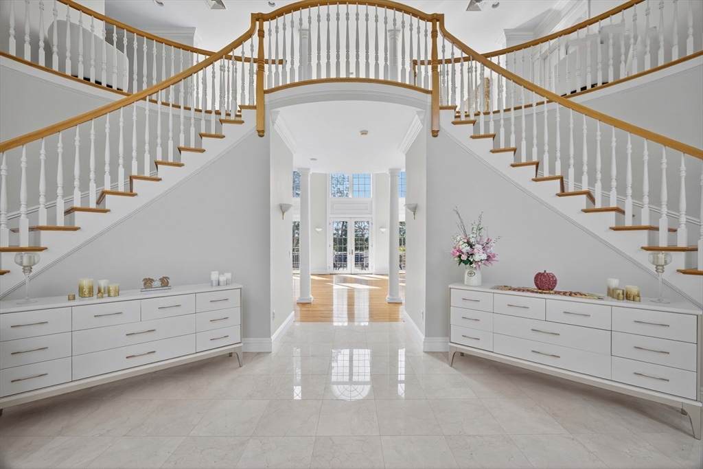 11 Elizabeth Way - Photo 1