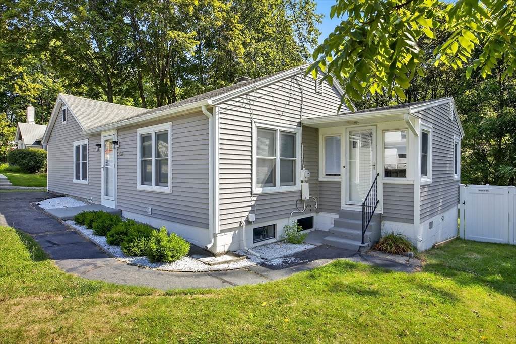 497 Massasoit Rd - Photo 1