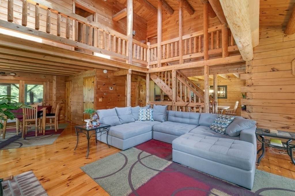 1131 N Broadway - Photo 1