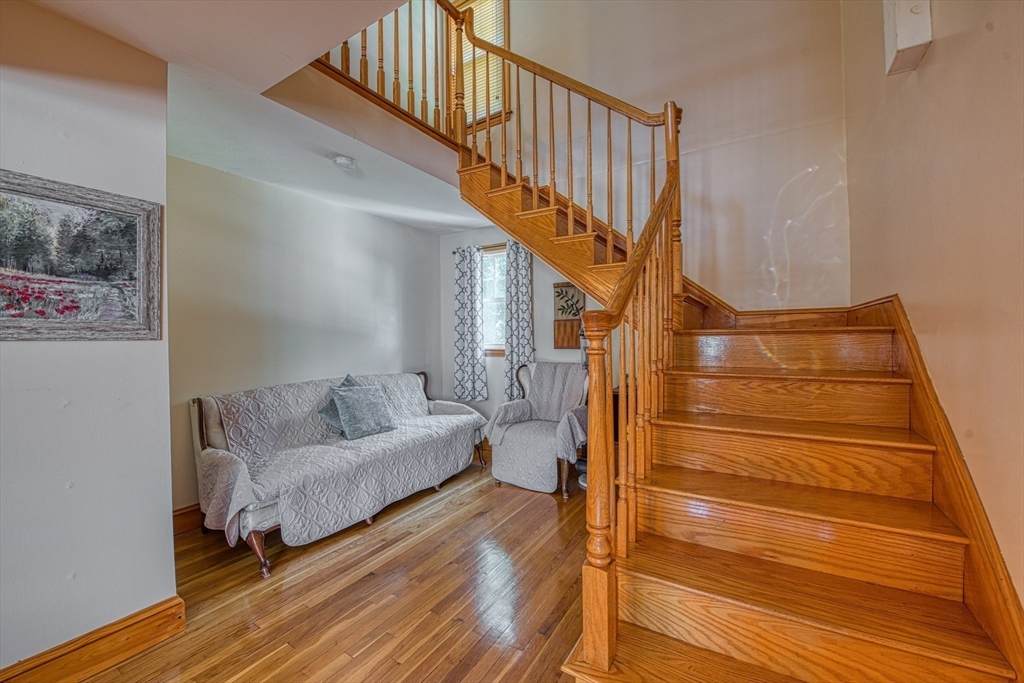 7 Oakwood Ave - Photo 1