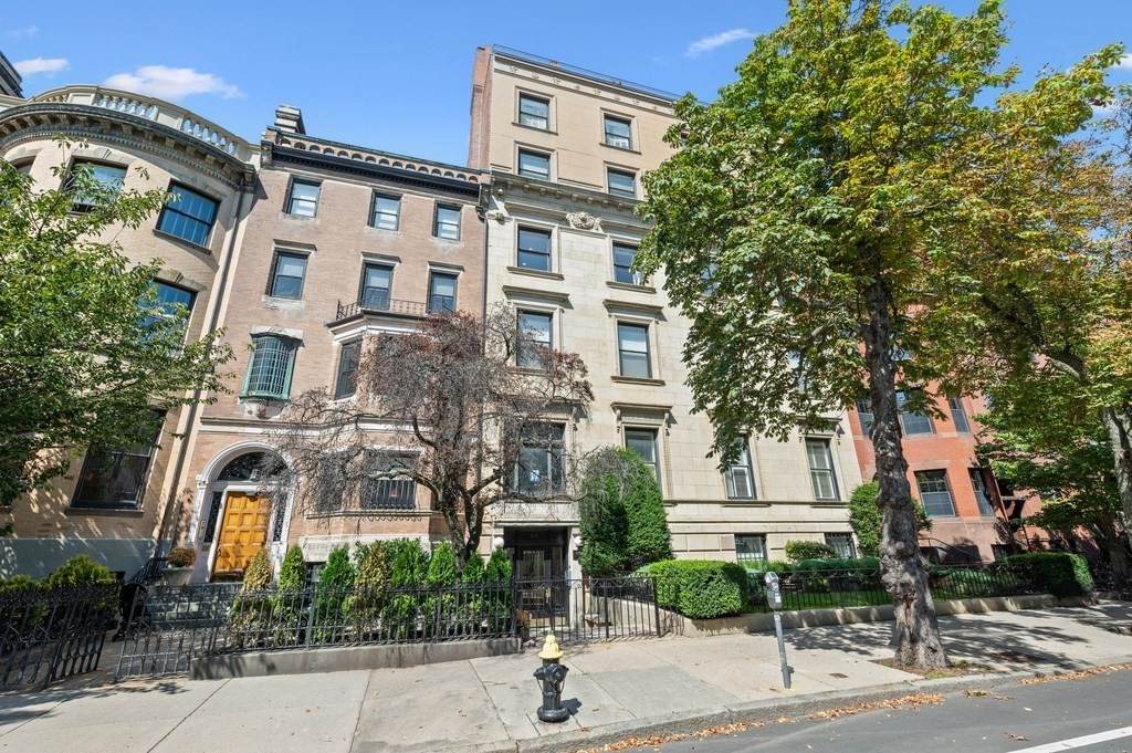 412 Beacon - Photo 1