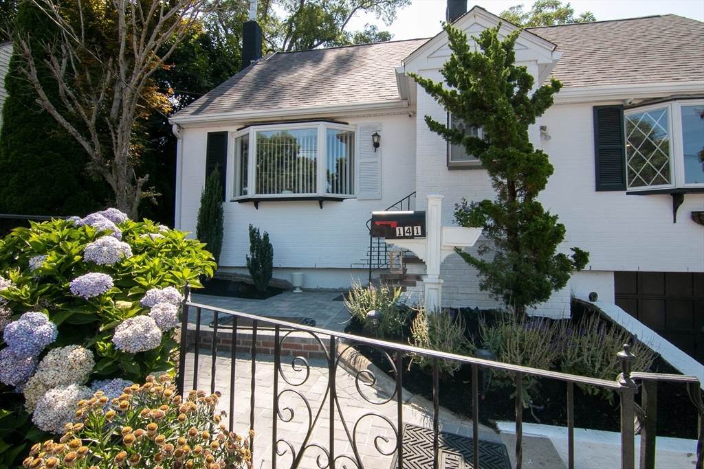 141 Brooks St - Photo 1