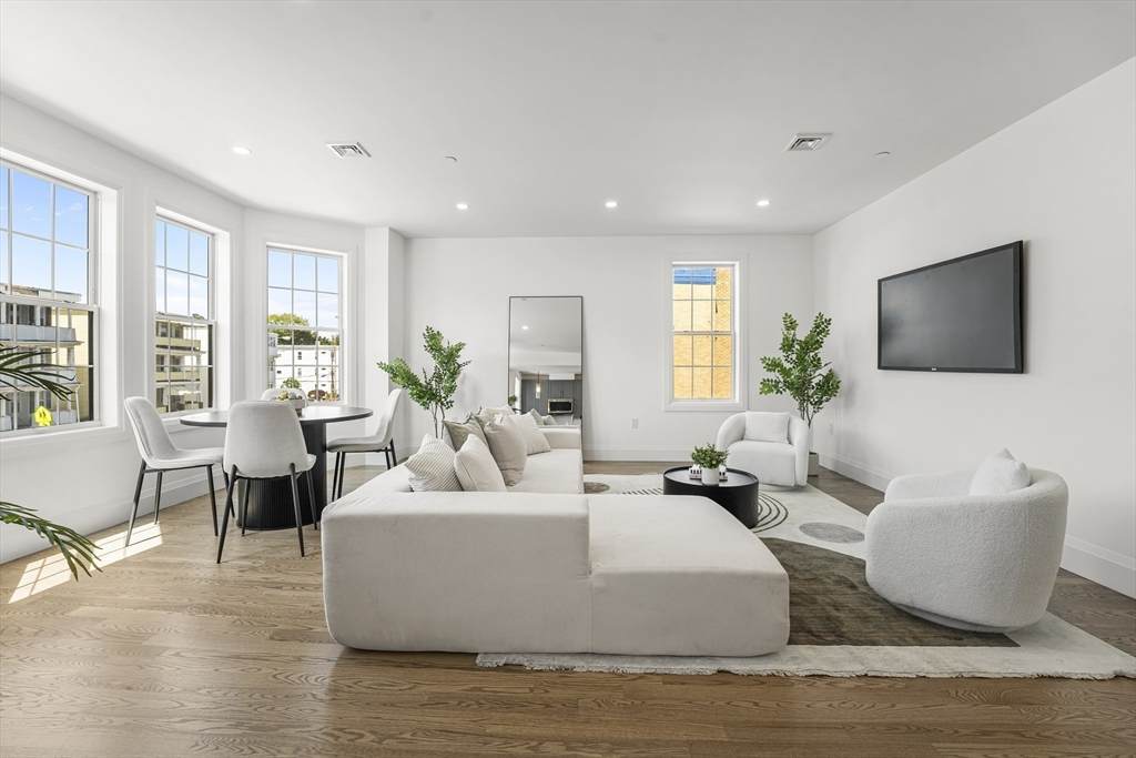 808 Morton St - Photo 1