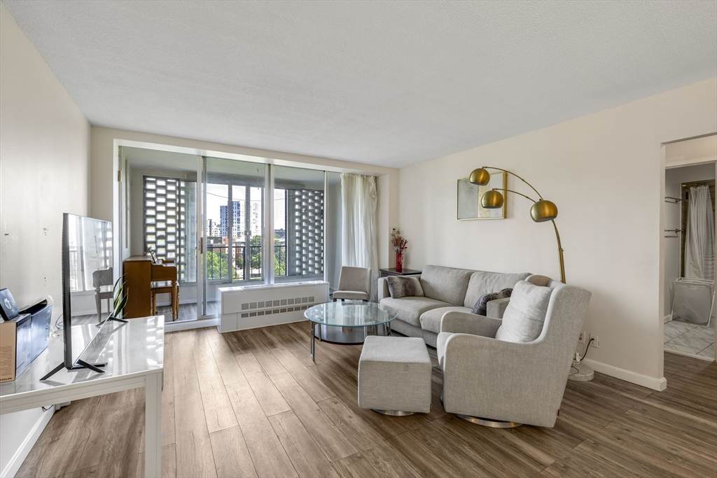 33 Pond Ave - Photo 1