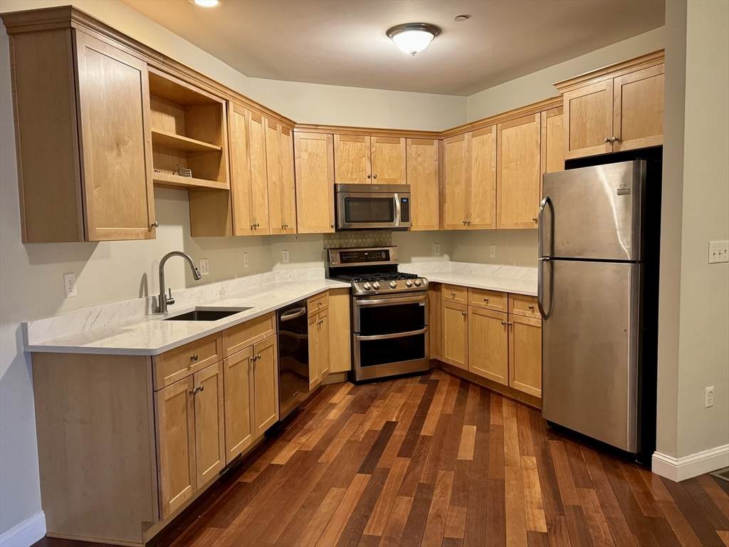 81 Westminster Ave - Photo 1