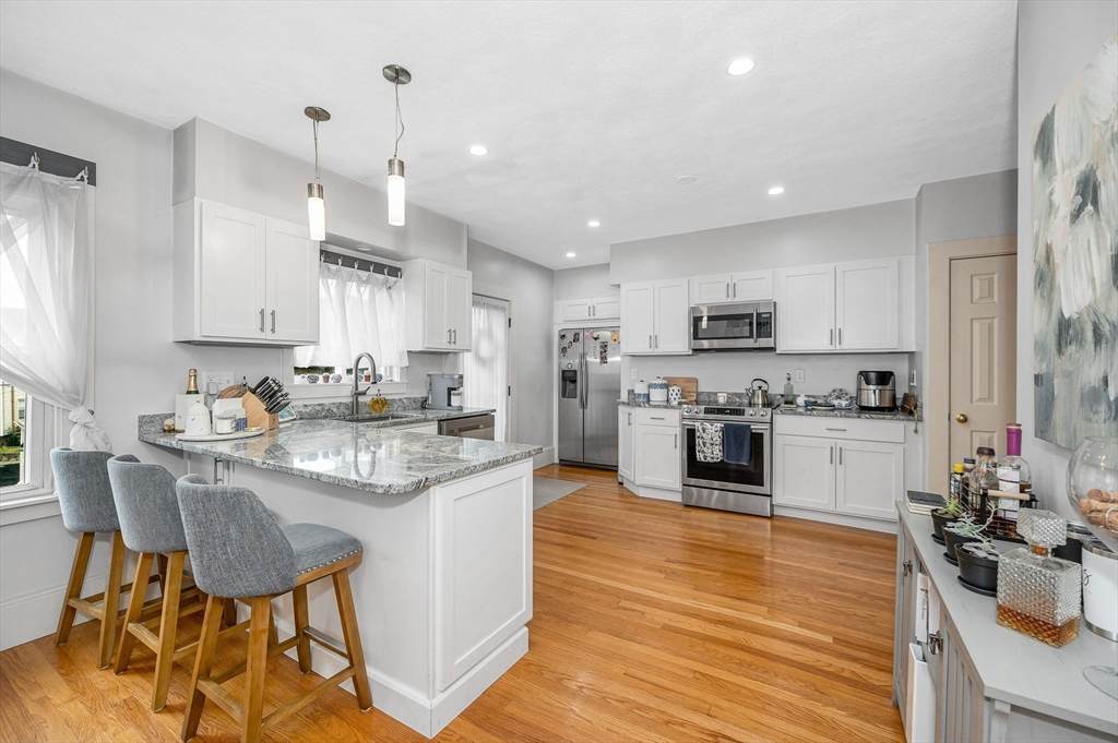 499 Humphrey St - Photo 1