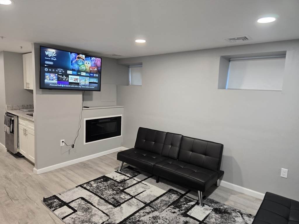 17 Rockingham - Photo 1