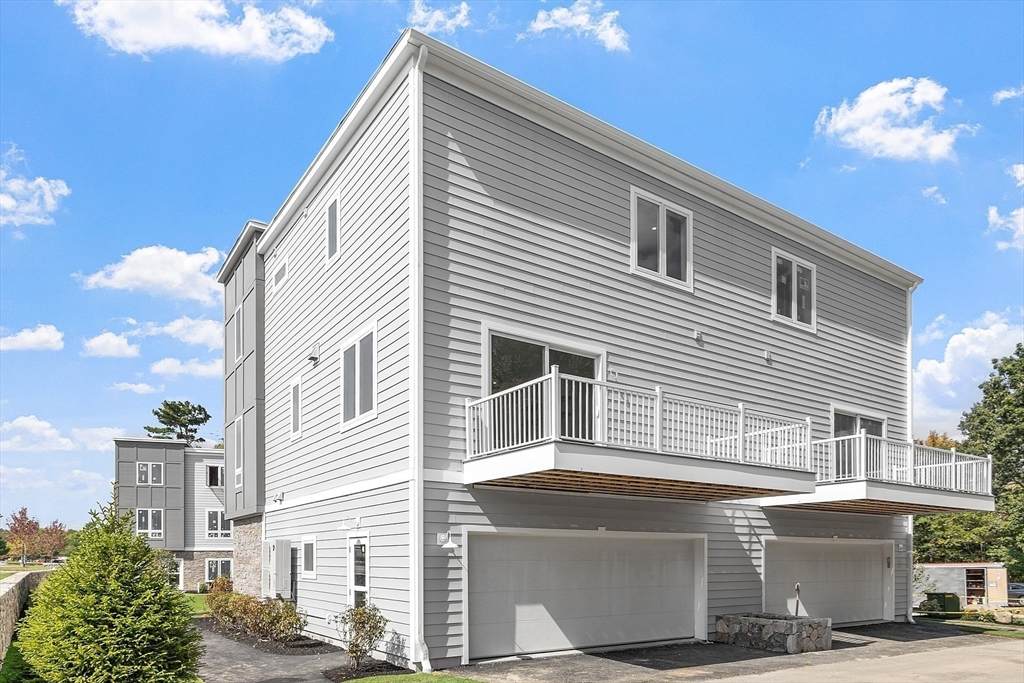 225 Middlesex Turnpike - Photo 1