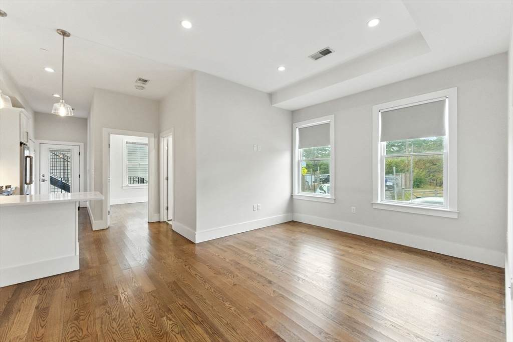 64 Gove St - Photo 1