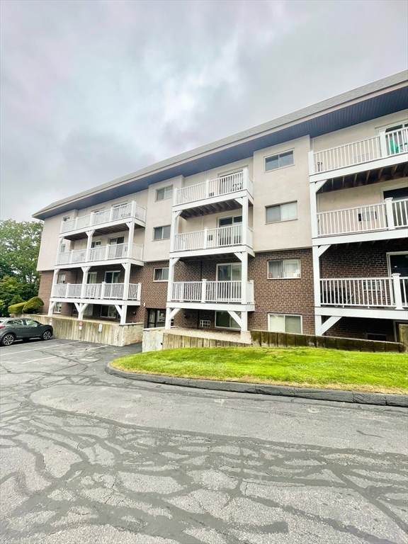 195 Independence Ave - Photo 1