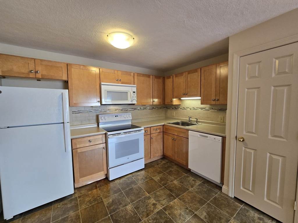 725 Broad St - Photo 1