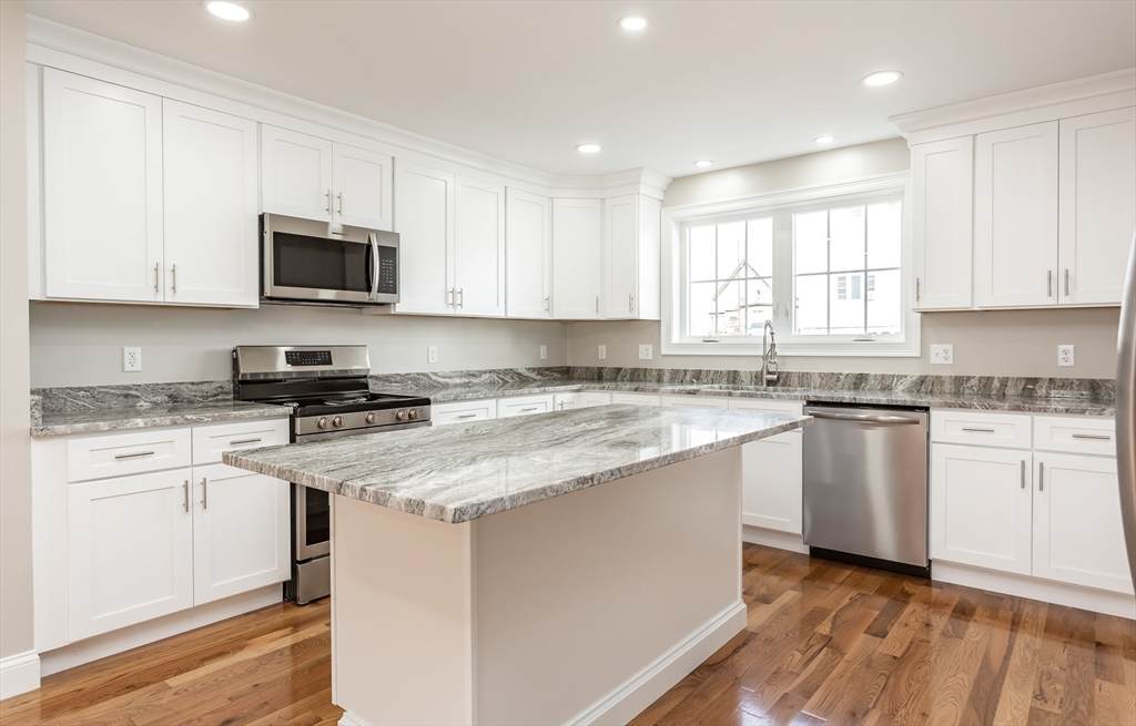 579 Summit St - Photo 1