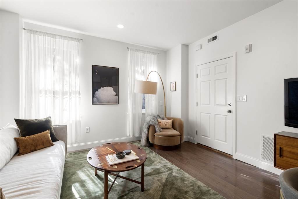 58 E Springfield - Photo 1