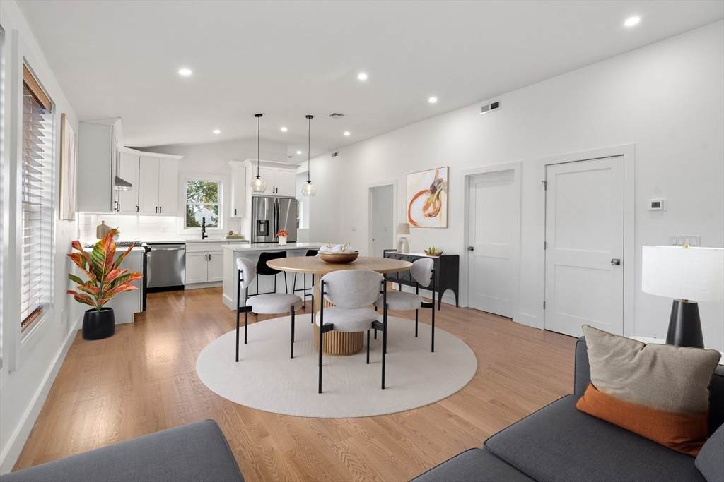 43-45 Welligton - Photo 1