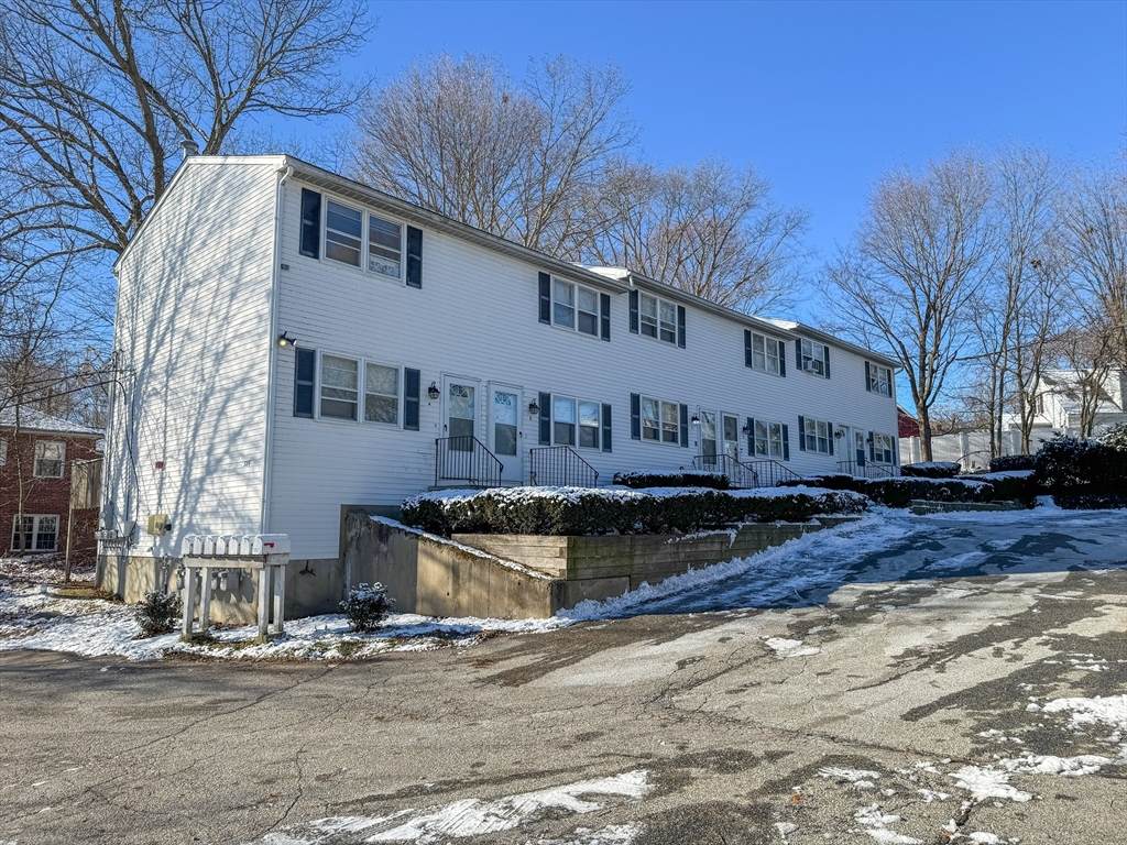 325 Washington St - Photo 1