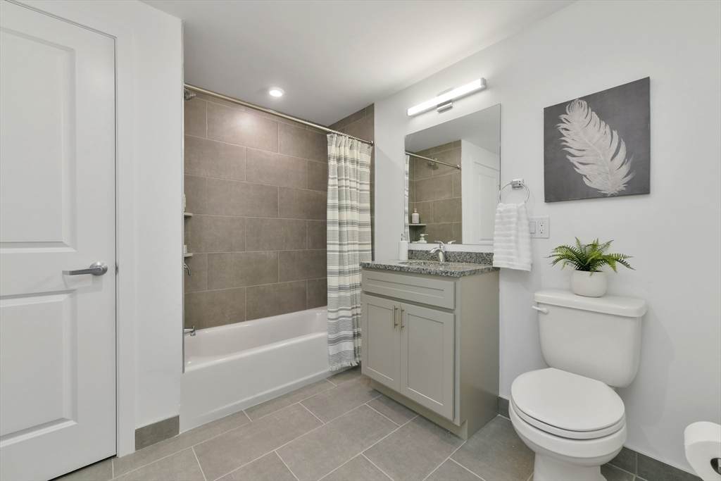 585 Essex St - Photo 1