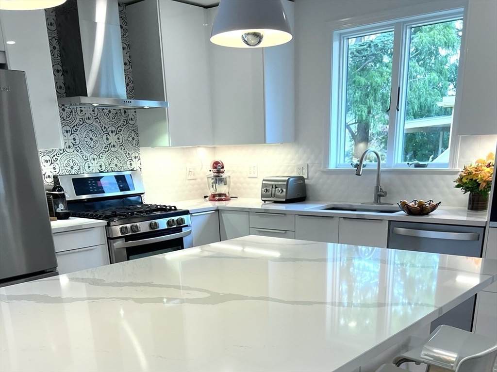 90 Monument - Photo 1