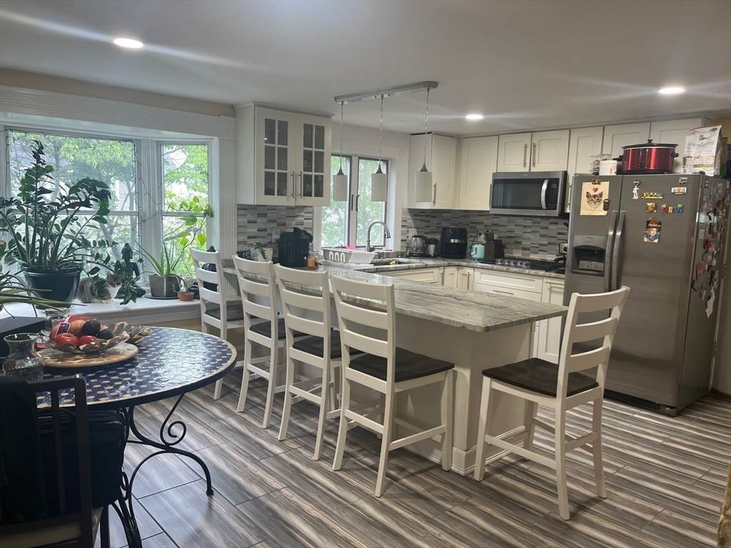 94 Oakwood Ave - Photo 1