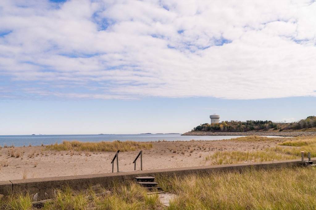 129 Strandway - Photo 1