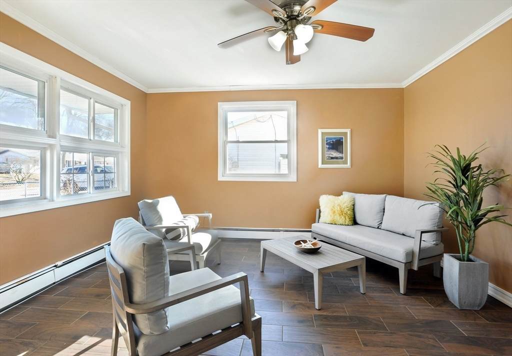 35 Marion St - Photo 1