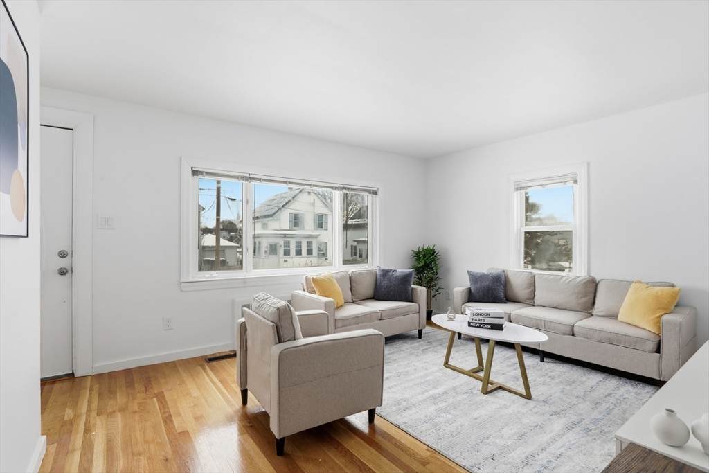 39 Phoebe Ave - Photo 1