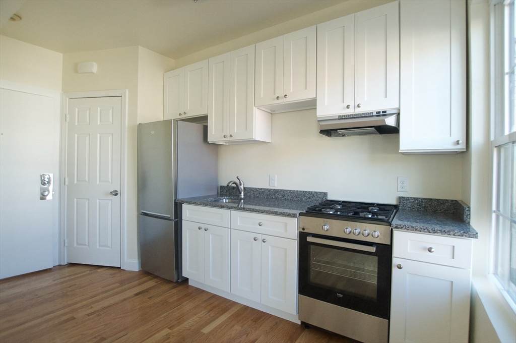 501 E Broadway - Photo 1