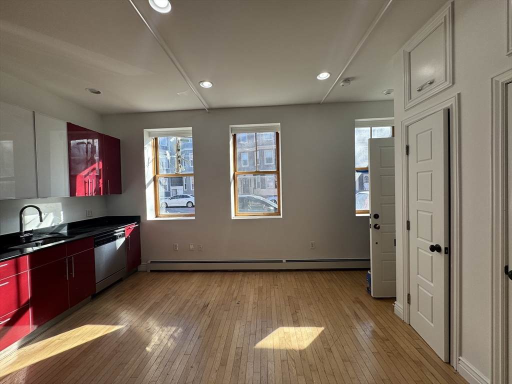 212 Chelsea Street - Photo 1