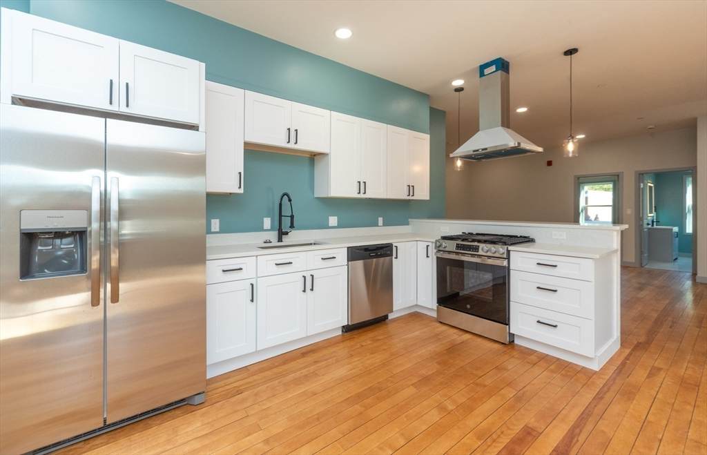 115-117 Mechanic - Photo 1