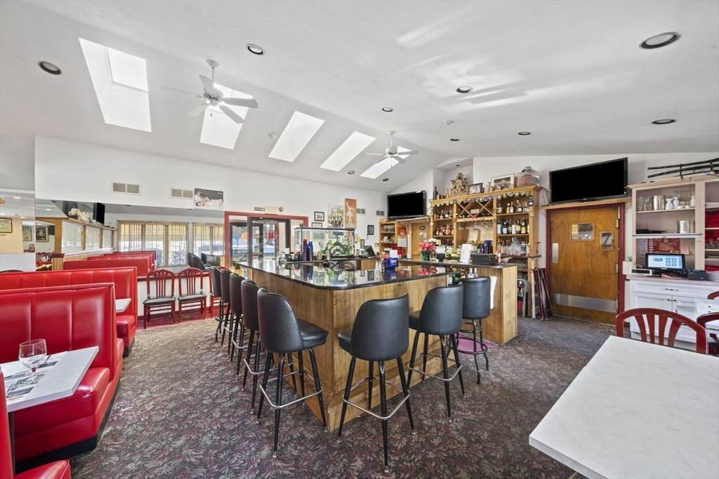 300 Main St - Photo 1