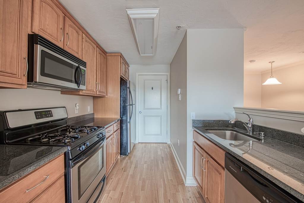 555 Page St - Photo 1