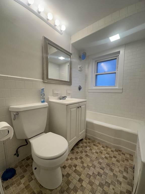 842 Saratoga St - Photo 1