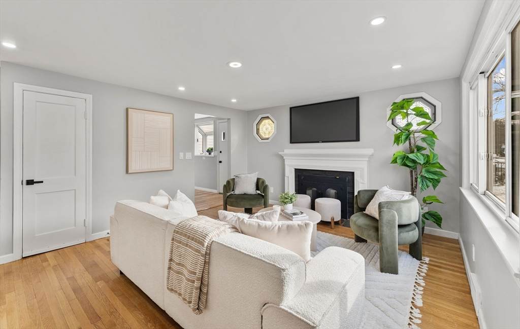 10 Van Brunt St - Photo 1